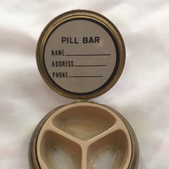 🌸NEW🌸 Vintage Pill Box - Picture 5 of 9